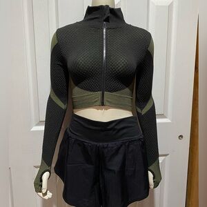 PrettyLittleThing black textured cropped zipped up sports top